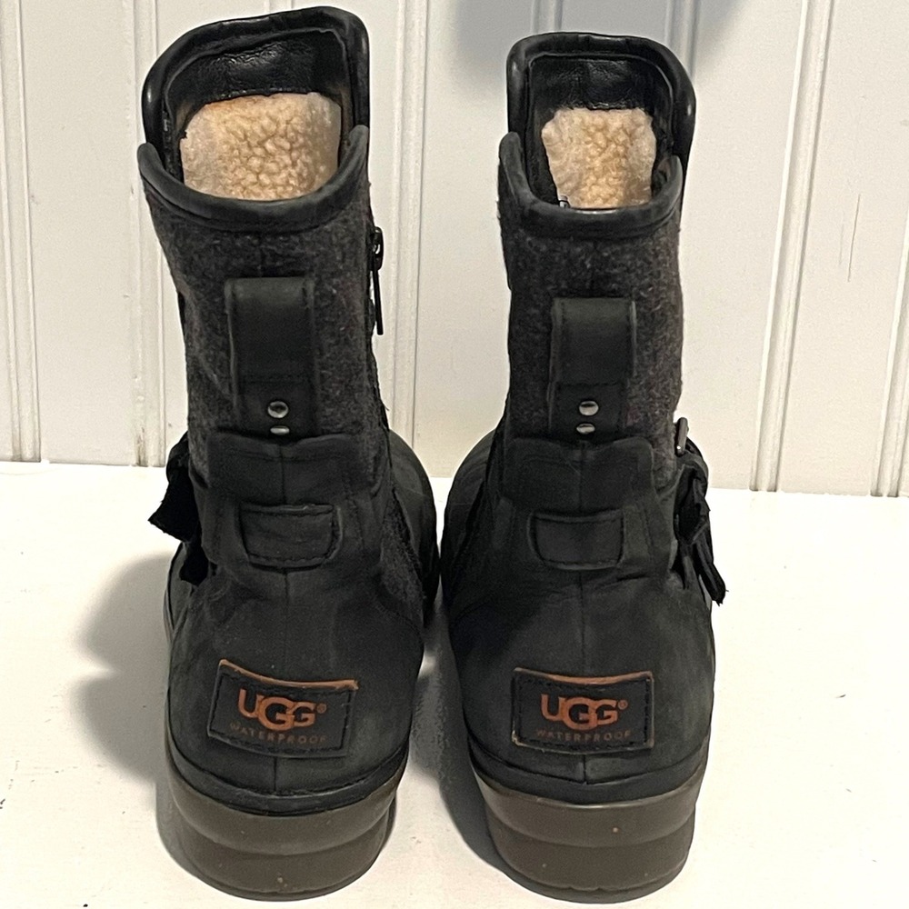 UGG Simmens Waterproof Boot Womens 8.5 Black Leather‎ Wool Moto Buckle 1005285 - Picture 4 of 8